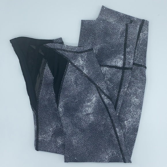 Lululemon Essential Rhythm Crop Legging Diffusion - Picture 4 of 11